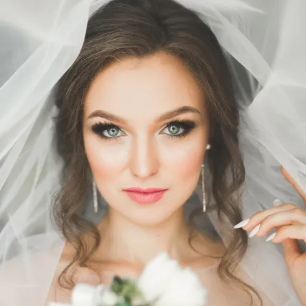مكياج لإخفاء المسامات الواسعة للعروس