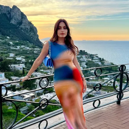 الفستان الذي ارتدته 3 نجمات في موسم واحد