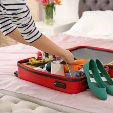 مفاجأة صادمة لسيدة في حقيبة سفرها بعد عودتها من رحلة استجمام