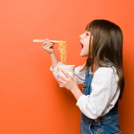ما أضرار النودلز على الأطفال؟
