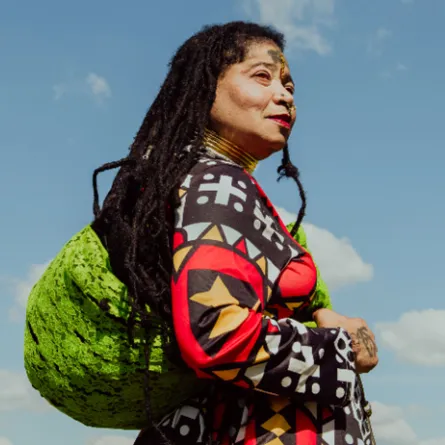 السيدة آشا مانديلا - الصورة من الموقع الرسمي لموسوعة غينيس للأرقام القياسية guinnessworldrecords.com