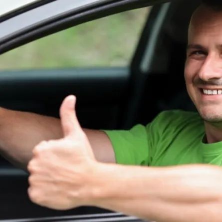 التركيز الكامل أثناء قيادة السيارة