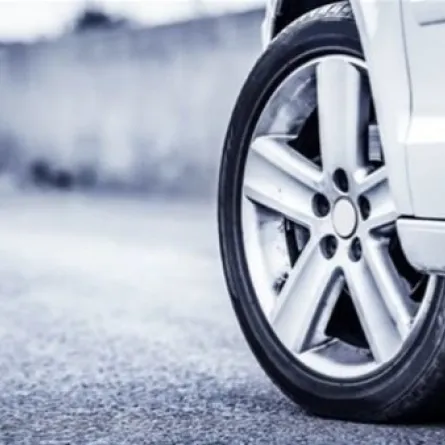 انحراف السيارة على الطريق