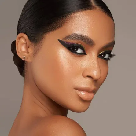 رسمات مكياج غرافيكي