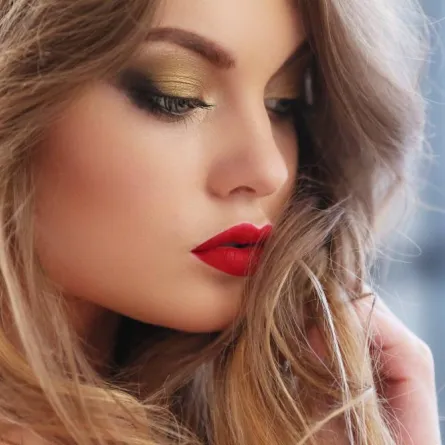 صيحات مكياج معدني