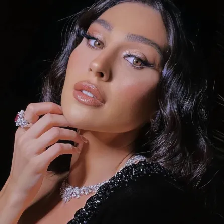 جيسي عبدو بمكياج الجليتر