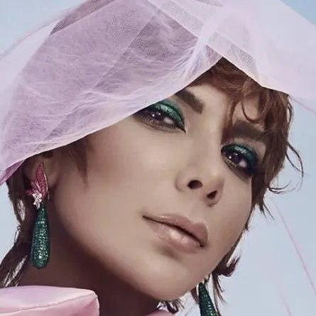 اصالة بمكياج اخضر لامع