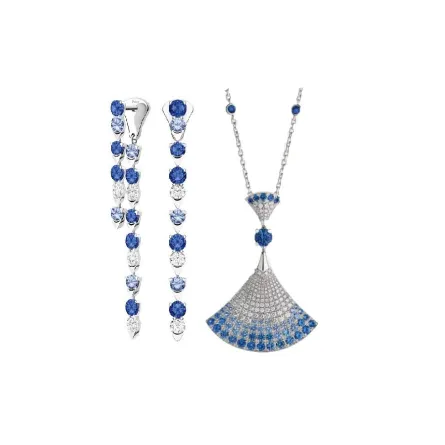 واكبي موضة خريف 2022 بالمجوهرات المرصعة بالأحجار الكريمة الزرقاء