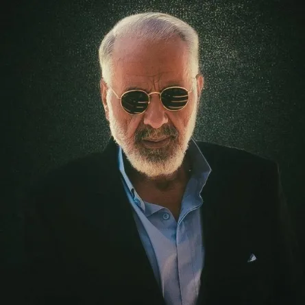 أيمن زيدان  - صورة من حسابه على فيسبوك