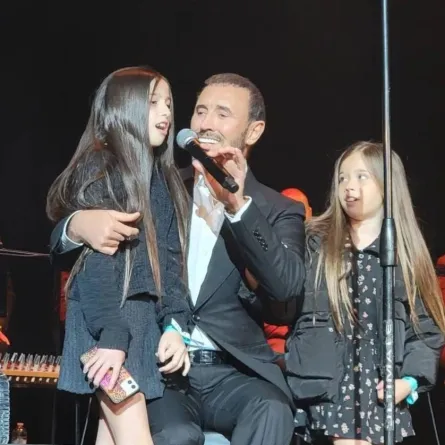 كاظم الساهر وحفيدتاه آية وسنا - الصورة من حسابه على إنستغرام