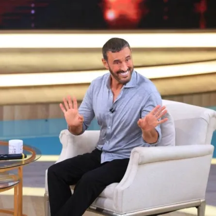 كاظم الساهر من برنامج معكم - الصورة من صفحة البرنامج على الفيس بوك