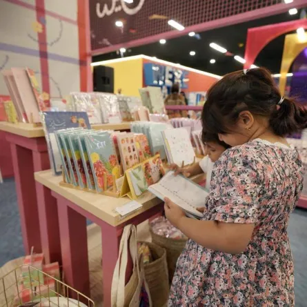  ضم الرواق المخصص لـ"سين" منتجات متنوعة