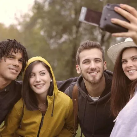 كيف تعرف أن صديقك يحبك بصدق