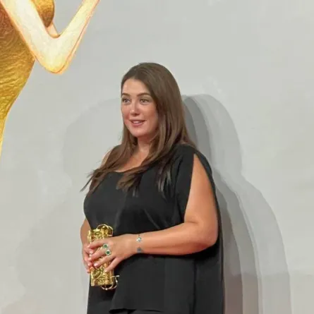 كندة علوش خلال مشاركتها في مهرجان فينيسيا السينمائي الدولي بدورته الـ 79