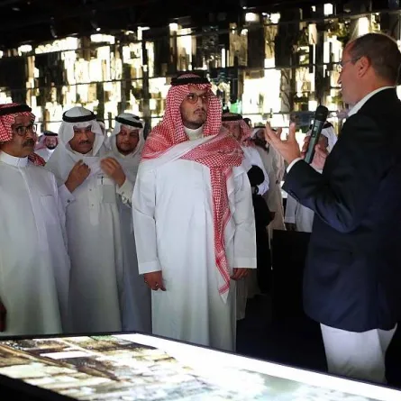  يتضمن المعرض تصاميم تفصيلية لمدينة ذا لاين. الصورة من "واس"