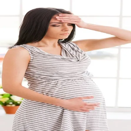 صورة لامرأة حامل تعاني من الإجهاد