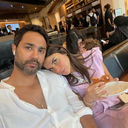 كريم فهمي وزوجته - الصورة من حسابه على إنستغرام