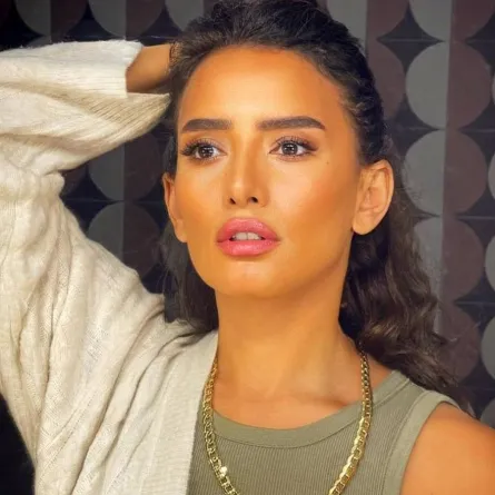 زينة - صورة من صفحتها الرسمية على انستغرام