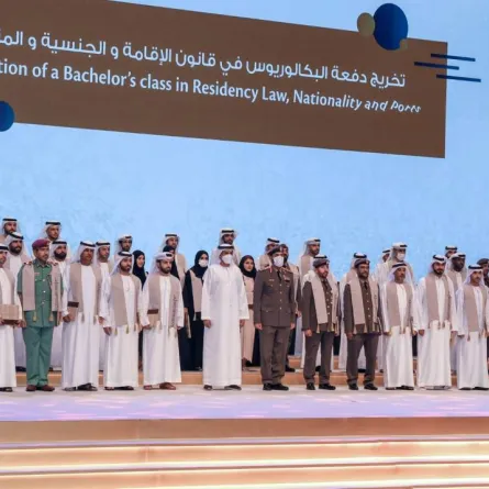 الاحتفاء بتخريج أول دفعة من بكالوريوس الإقامة والجنسية بأكاديمية الهوية والجنسية. الصورة من "وام"