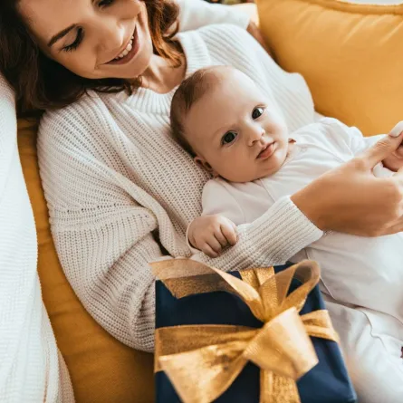 صورة لأم ورضيعها