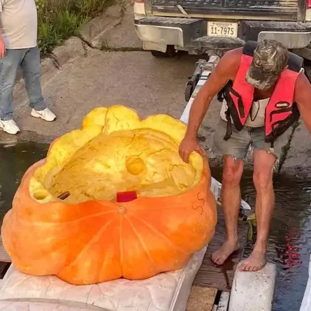 صورة الأمريكي هانسن يستعد للتجديف