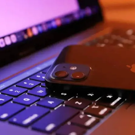 كيفية استخدام برنامج إصلاح الخدمة الذاتية من Apple لإصلاح جهاز iPhone أو MacBook