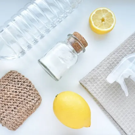 مواد فعّالة في القضاء على الكلس الذي يشوّه الزجاج