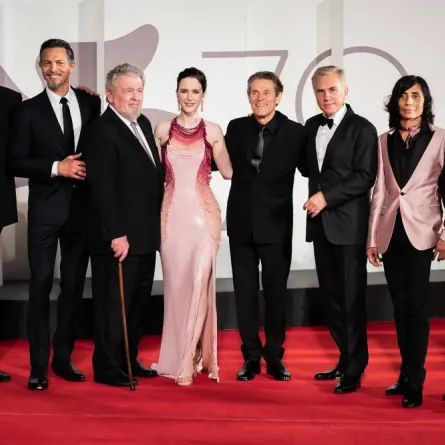 فيدل غوميز، بنجامين برات، المخرج والتر هيل، راشيل بروسناهان، ويليم دافو، كريستوف والتز، لويس شافيز