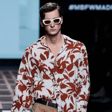 تنسيق القمصان الملوّنة