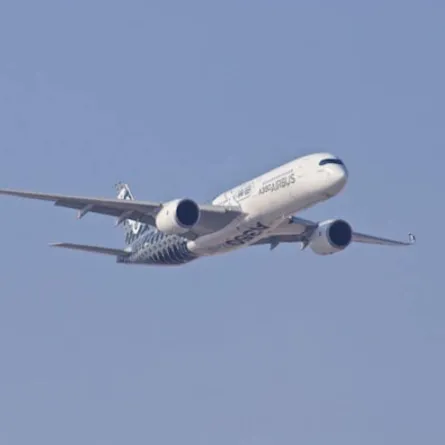 تحطم نافذة الطائرة