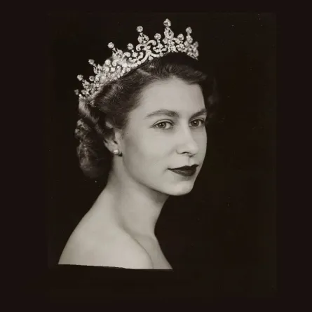صورة بعد تتويج الملكة ب20 يوم عام 1956-الصورة من حساب Royal Collection Trust على انستغرام