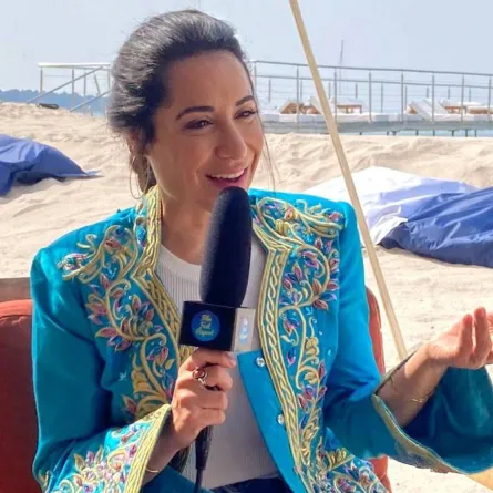 film fest report المخرجة اريج السحيلي في لقاء في مهرجان كان السينمائي الصورة من