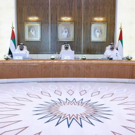 الشيخ محمد بن راشد أثناء ترأسه مجلس الوزراء. الصورة من "وام"