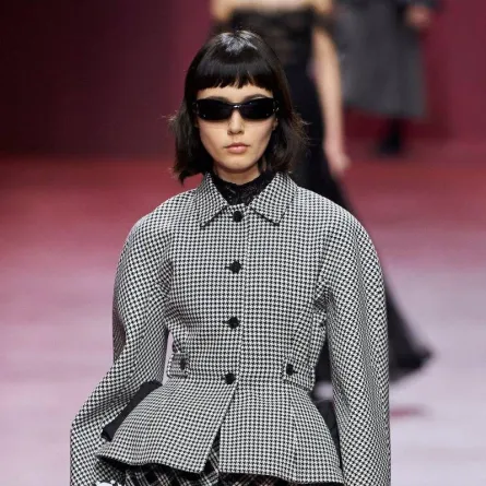 نظارات شمسية باللون الأسود من ديور Dior