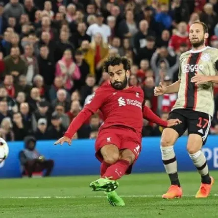صورة محمد صلاح مع ليفربول