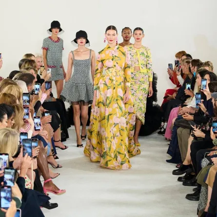 عروض نيويورك للأزياء الراقية ربيع وصيف 2023