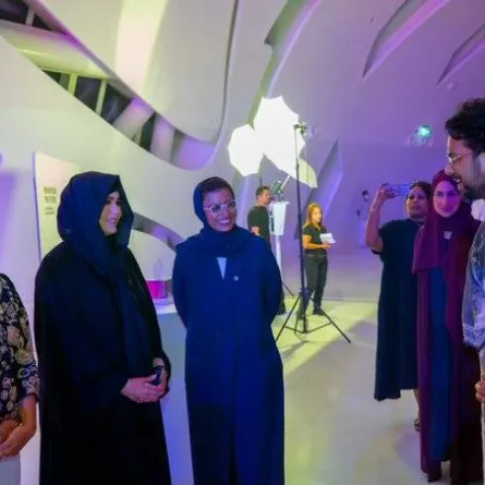 لطيفة بنت محمد تشهد حفل الافتتاح الرسمي لفرع معهد "مارانجوني" في دبي. الصورة من مكتب دبي الإعلامي