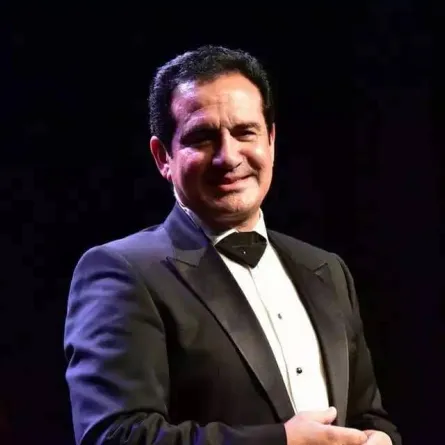 المطرب محمد ثروت - صورة من حسابه على فيسبوك