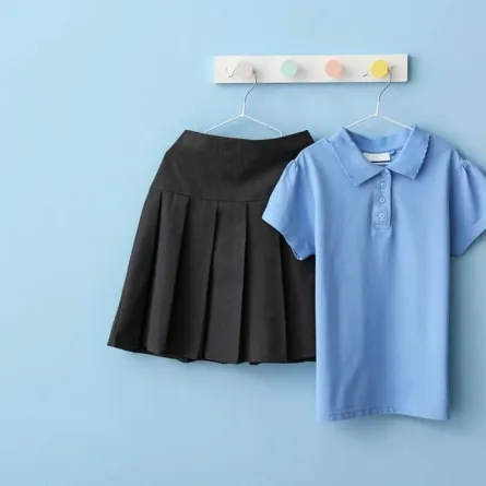 زي مدرسي خاصّ بفتاة