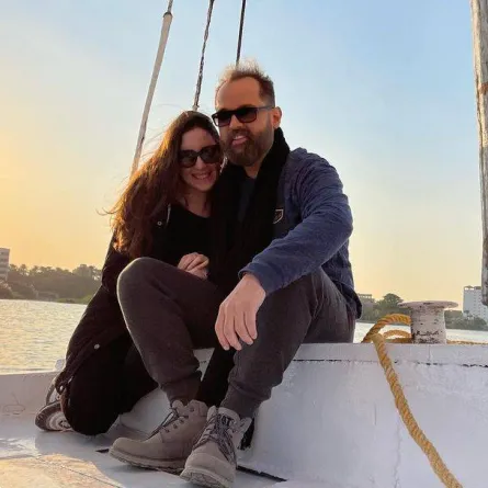 محمد محمود عبد العزيز وزوجته  - صورة من حسابه على انستغرام