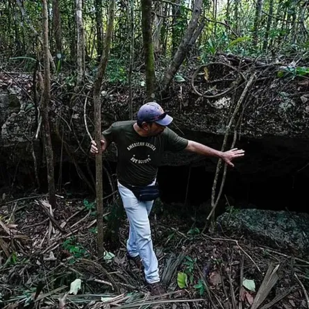 داخل كهف تحت الماء.. هيكل عظمي بشري عمره 8000 عام بالمكسيك 