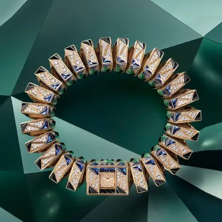 سحر الأحجار الكريمة في الساعات COLORFUL MOMENTS 