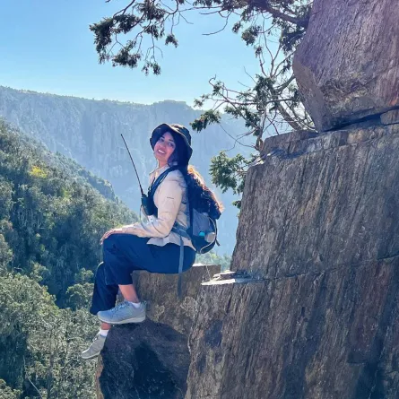 المُغامِرة السعودية خديجة بخاري: احتفالي الحقيقي باليوم الوطني هو بإظهار جمال بلدنا 