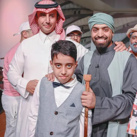 الامير سعود بن عبدالعزيز بن فرحان ال سعود مع ابطال العمل