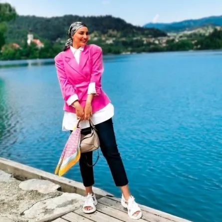 دلال الدوب بالسروال الضيّق