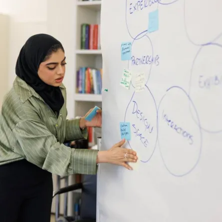 مركز أبوظبي للغة العربية يختتم برنامجه التدريبي في معرض فرانكفورت للكتاب. الصورة من "وام"