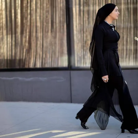 موديلات سراويل واسعة باللون الأسود