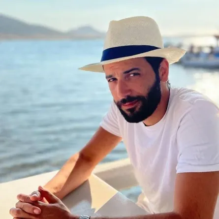 كريم قاسم - صورة من صفحته الرسمية على فيسبوك