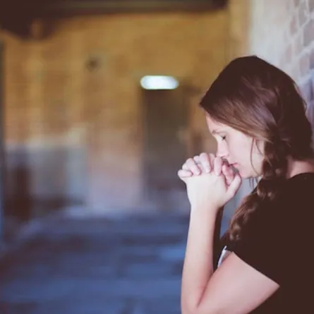 تفسير حلم الصراخ في المنام للعزباء