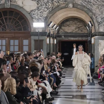 عروض اليوم الثالث من أسبوع لندن للموضة